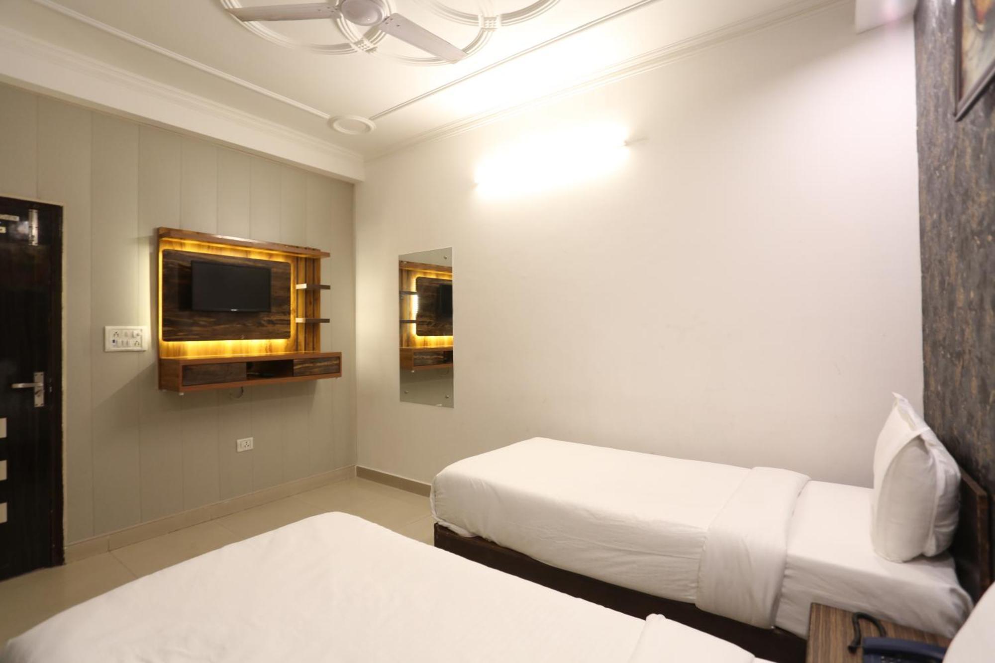 Backpackers - Ink Hotels Delhi Airport By Ss Group Nuova Delhi Esterno foto