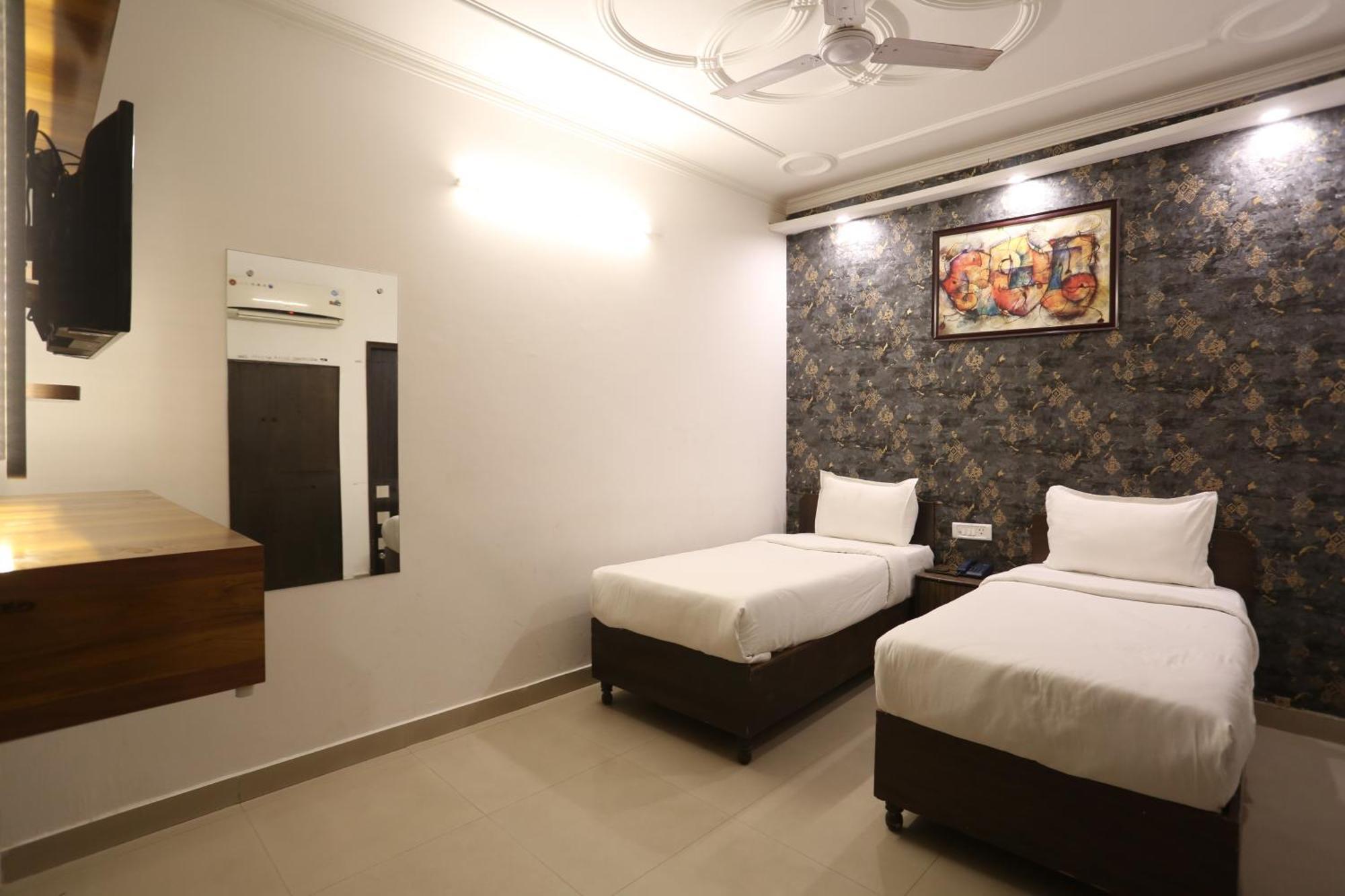 Backpackers - Ink Hotels Delhi Airport By Ss Group Nuova Delhi Esterno foto