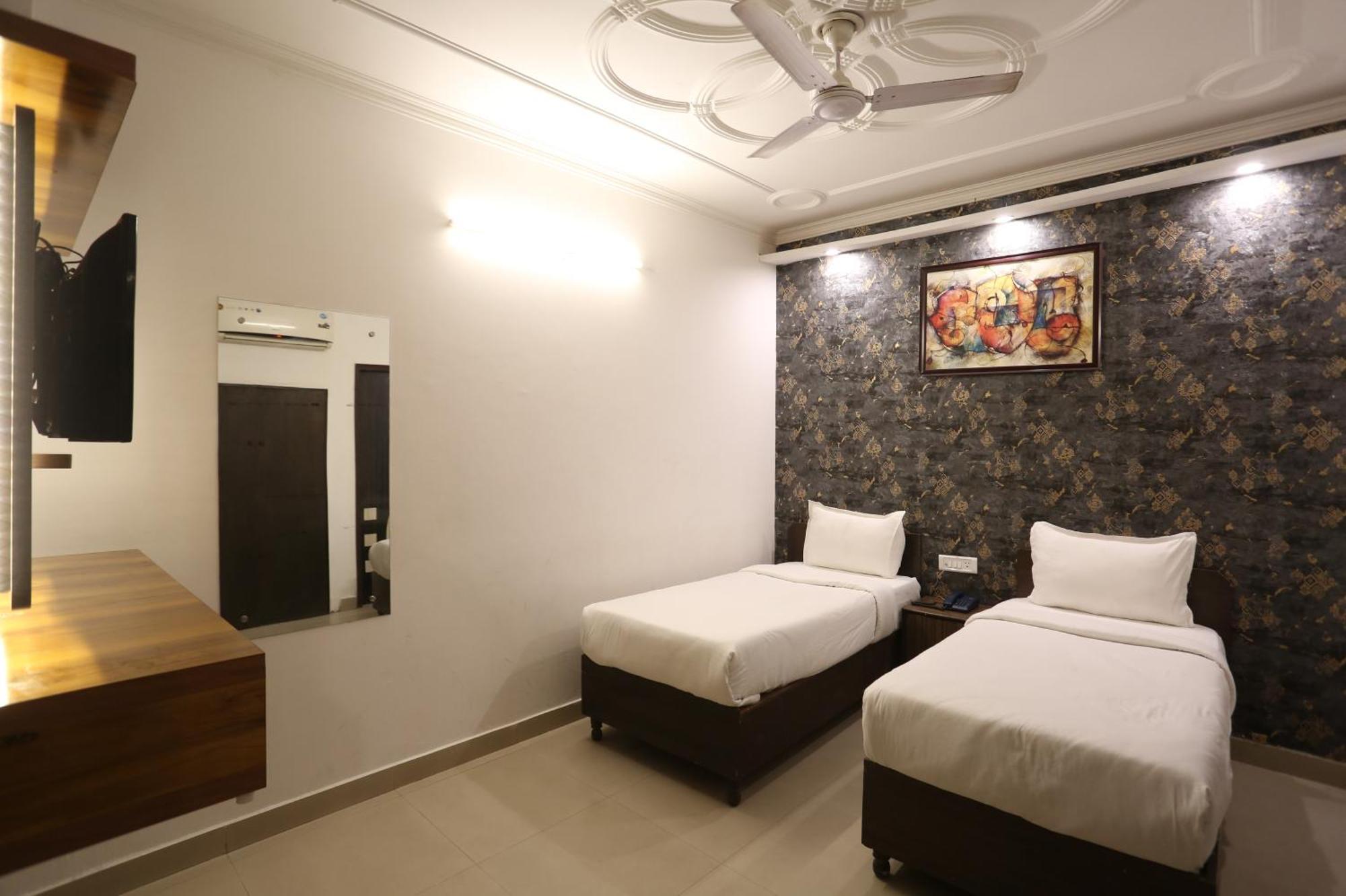 Backpackers - Ink Hotels Delhi Airport By Ss Group Nuova Delhi Esterno foto